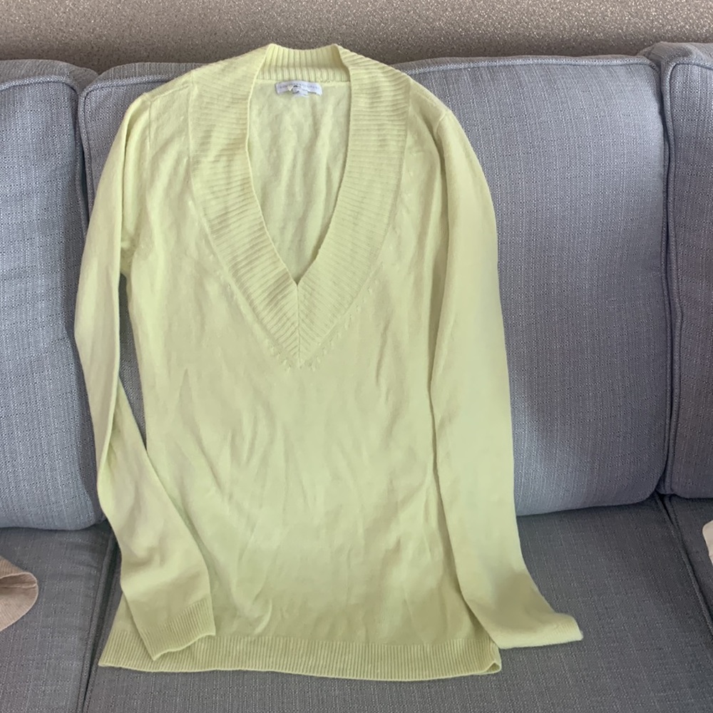 Clearance BUNDLE OF 4 two turtlenecks and two sweaters
SIZE XS
GREAT CONDITION - Picture 12 of 12